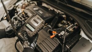 ¿Como afectan las vibraciones del vehiculo a los accesorios automotrices